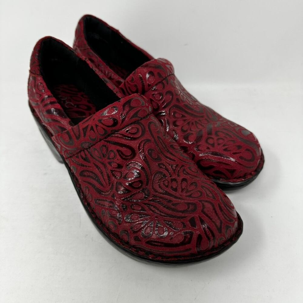 B.O.C by Born Concept Peggy Clogs Women's Size 7.5 Red Black Embossed Paisley